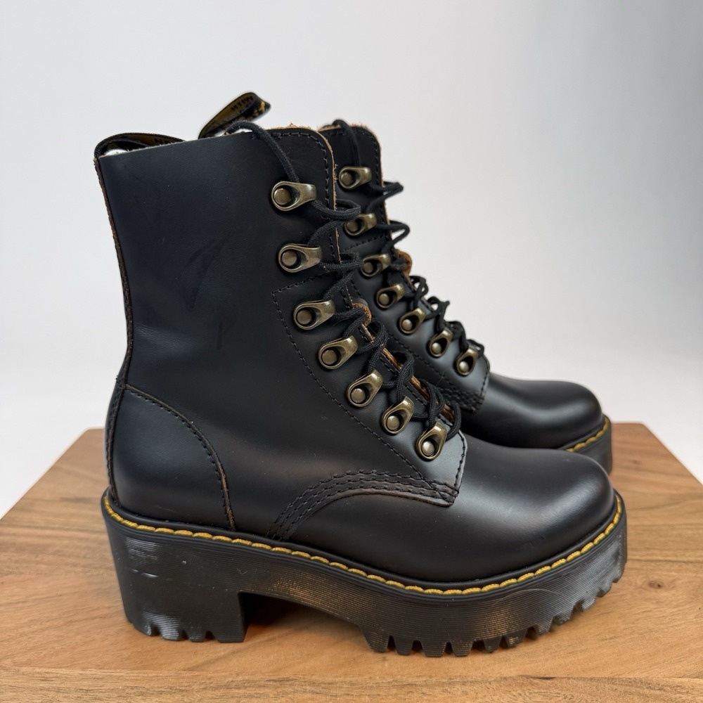 New NWOB Womens Dr Martens Leona Black Leather Heeled Platform Boots Size 5 M